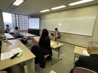 研究報告の様子③